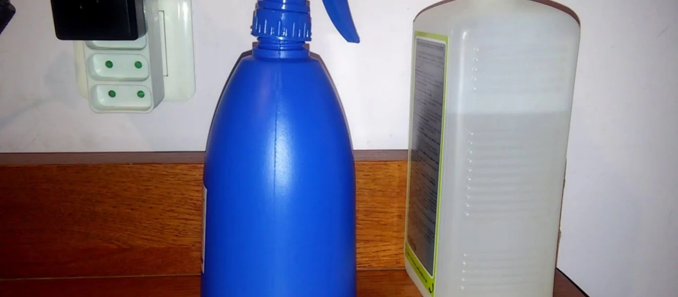 Γέμισε ένα μπουκάλι σπρέι με οινόπνευμα και ψέκασε το κρεβάτι της - Δεν θα πιστεύετε τι γίνεται